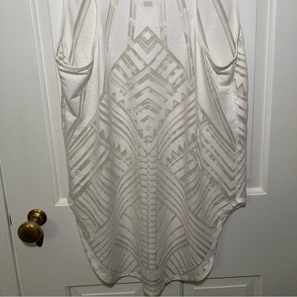 Mossimo Medium White Tank Top Shirt Geometric Aztec Pattern See Through Stripe - Picture 5 of 11